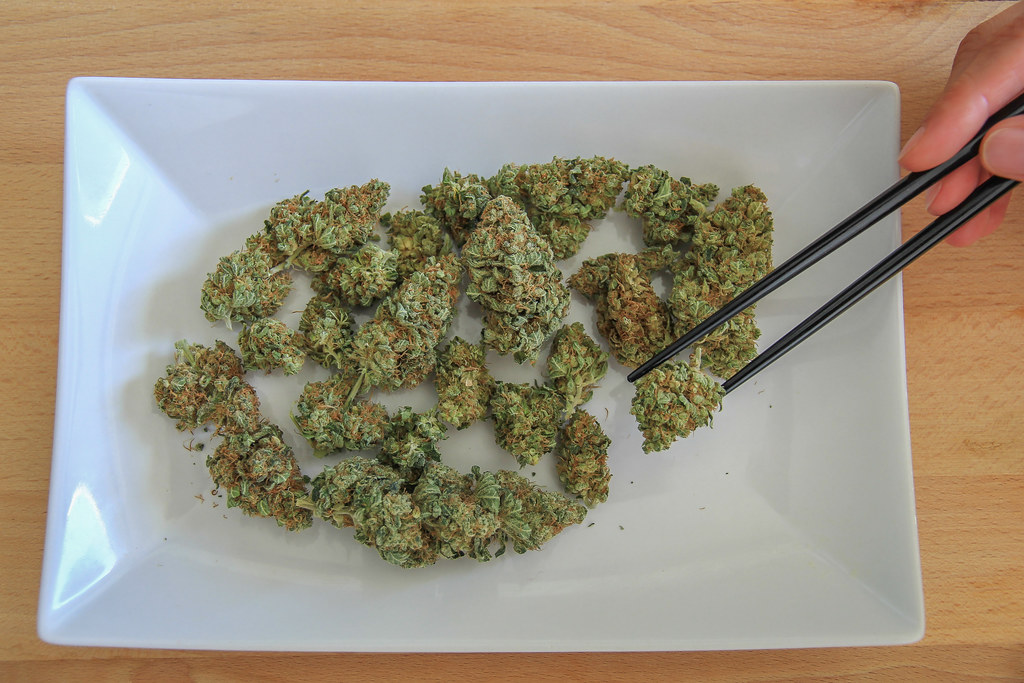 ways to consume marijuana- effects of weed edibles